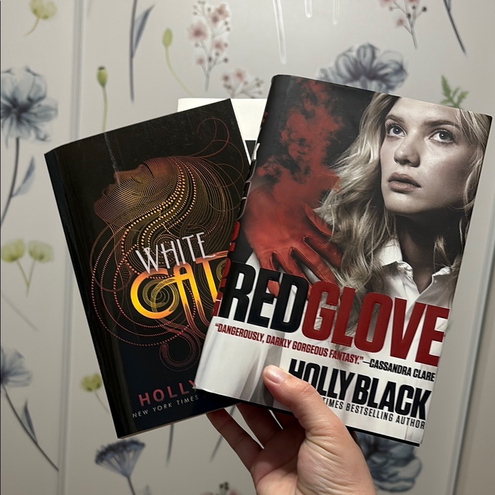White cat & red glove Fantasy Novels by Holly Black with signed first chapter